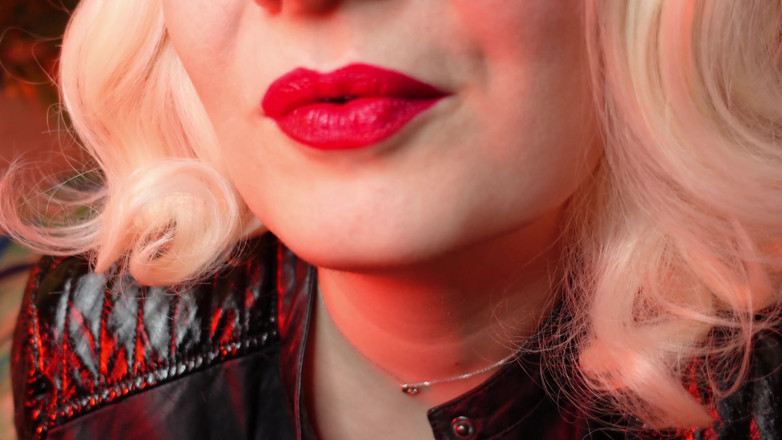 Arya Grander: ASMR video: horká rtěnka v procesu Arya Grander