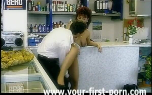 GERMAN PORN CLASSICS: Stație de futut - magazinul de reparații auto turbo-încărcat al videoclipului...