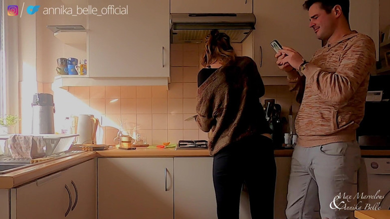 Max and Annika: Kitchen Make out mit stiefschwester, küssen &amp; fingern - sinnliche neckende momente