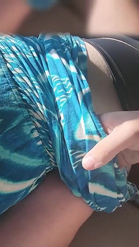 A Sneaky Blowjob in the Car