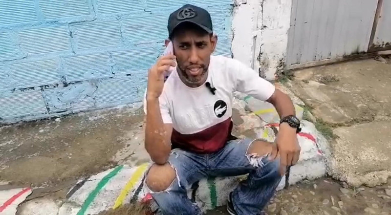 Adribella69: Mój sąsiad ma dużego kutasa i uwielbiam go, gdy uderza...