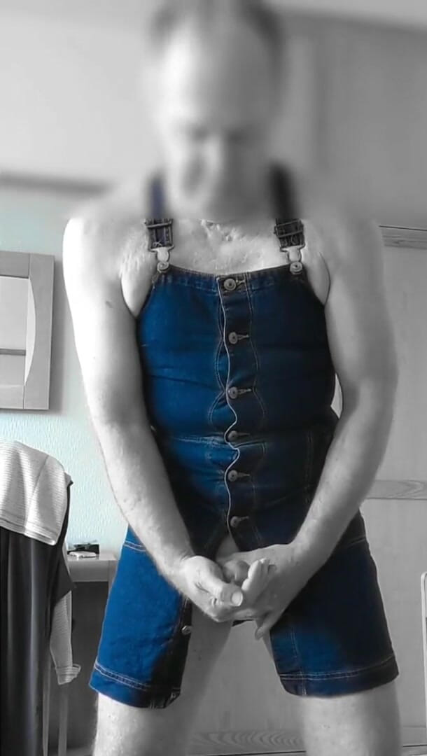 Bellhead: Vestido pinafore em câmera lenta