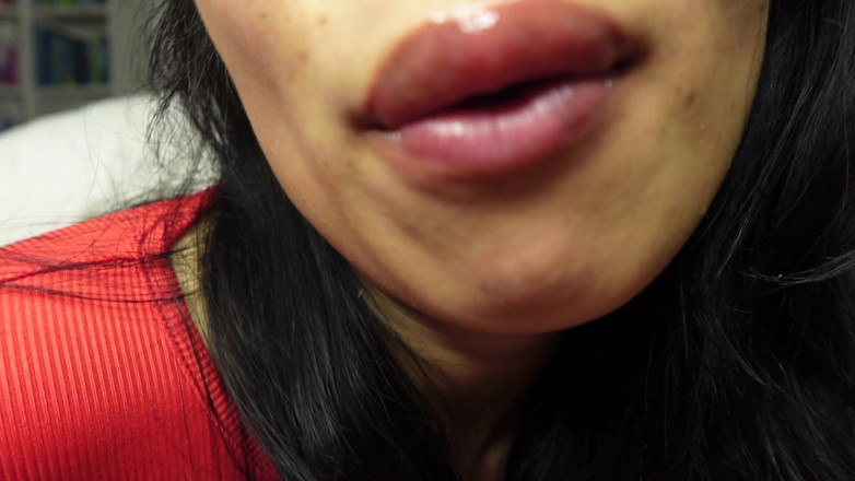 Asmr_mouth: Obryně tě ráda líže a kouří do všech