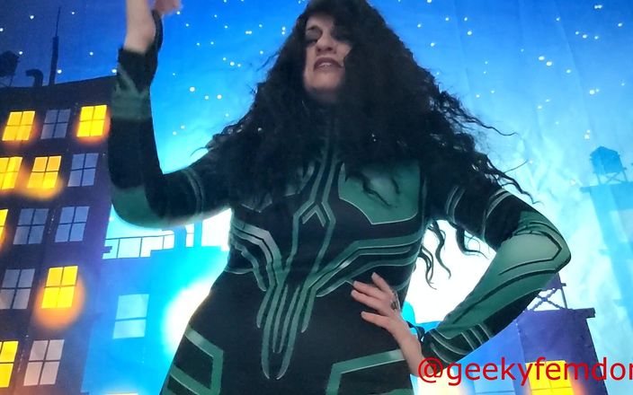 Geeky Femdom: Hela Géante déchaîne