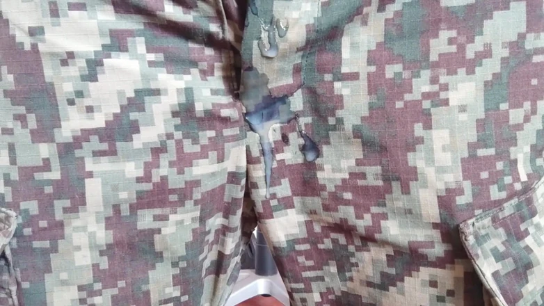 Hornyboy2058: 热辣的直男在游戏椅上，我穿着军裤抚摸自己并高潮