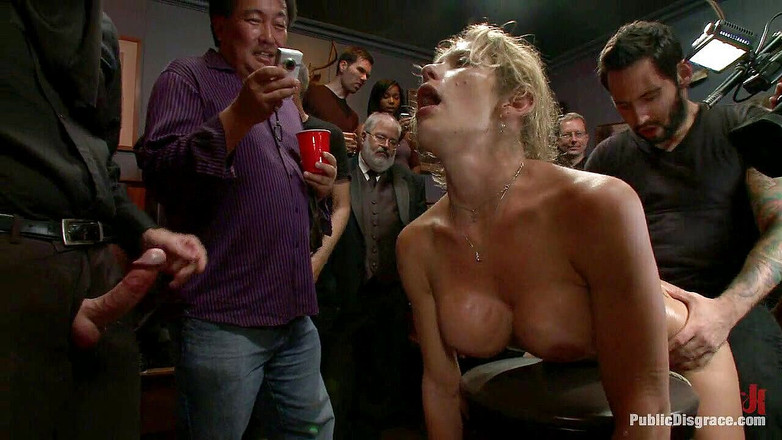 Public Disgrace by Kink: Тяжкая тяжка уничтожена