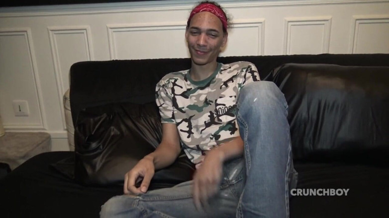 Shemale videos: FtM pizdă futută fără prezervativ de adolesceminți francezi