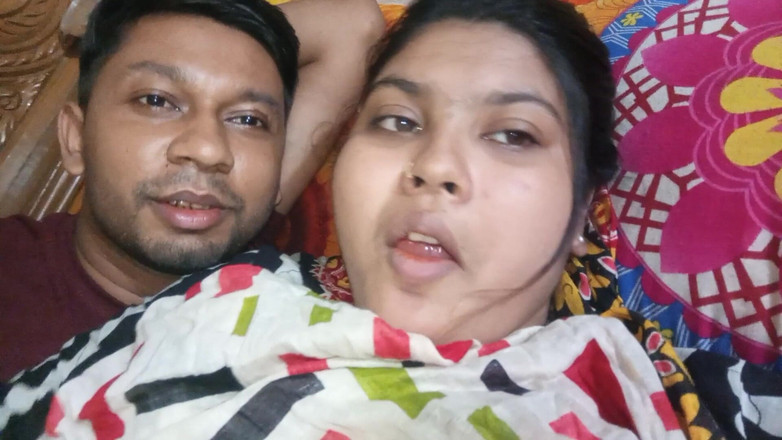 Desi Video BD: Дези бхабхи развлекается со своим мужем 2025