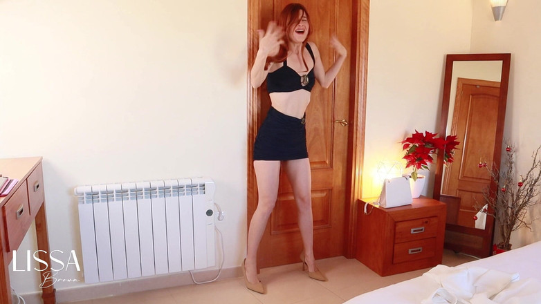 Lissa Brown: Zoufalství z čůrání + masturbace + podpatky