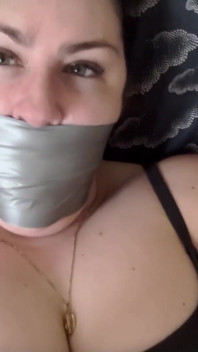 Lacey- auto gag divertente e orgasmi dopo la palestra parte 2