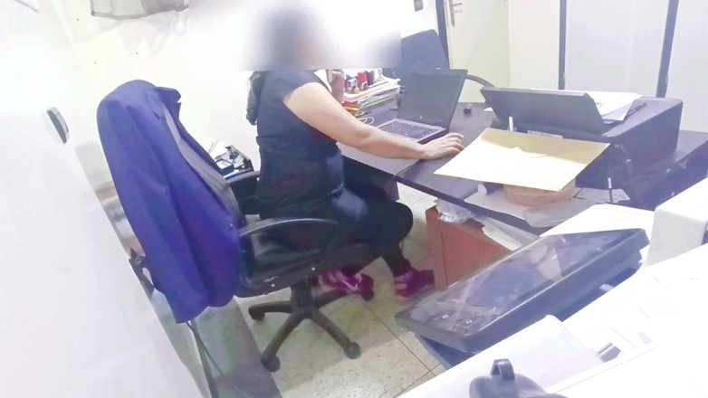 BBW LATINA: Meu chefe me fodeu em seu escritório até minhas pernas...