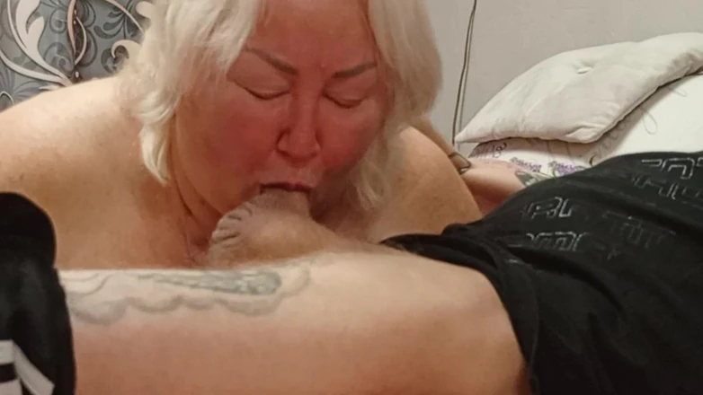 Zona901: Ibu tiri nyepong kontol sampai dicrot sperma lagi