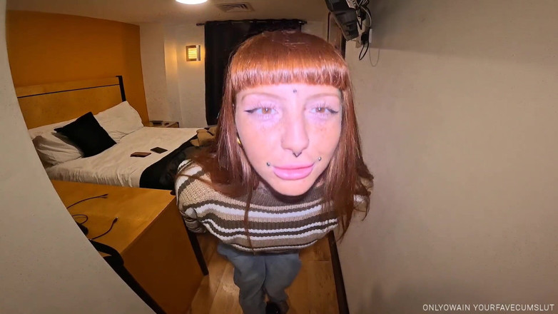 Yourfavecumslut: Une pute affamée de pisse se fait utiliser comme toilettes