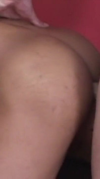 Homo zuigt haar heterovriendin voor de lol