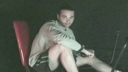 Gaybareback: A questo tizio piace auto si succhia da solo