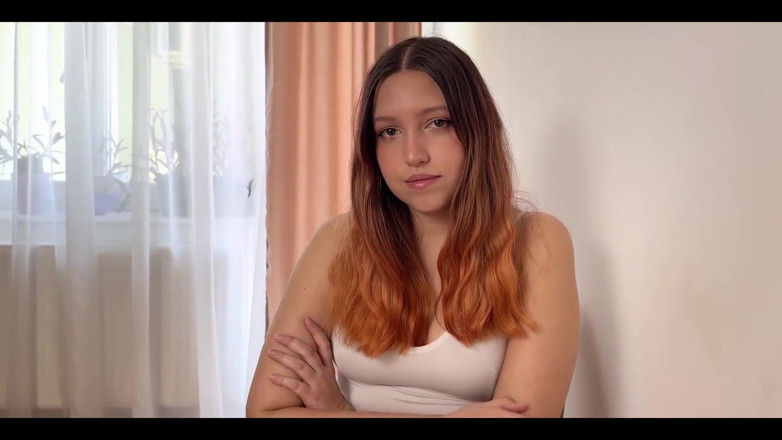 Mila Daisy: Sora vitregă cu curul mare plătește pentru teme cu pizda...