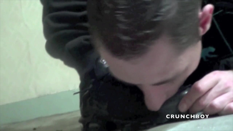 STRAIGHT BOY CURIOUS: Fabien dikongkek penghidu Arab lurus