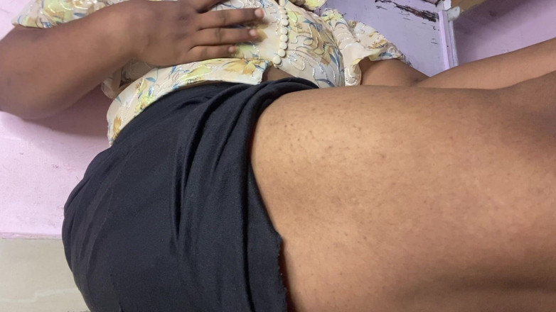 Angoori: Pertunjukan cewek tamil dengan toket aduhai lagi asik fingering memeknya