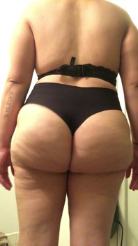 Sexy Latina Bouncing Her Big Ass