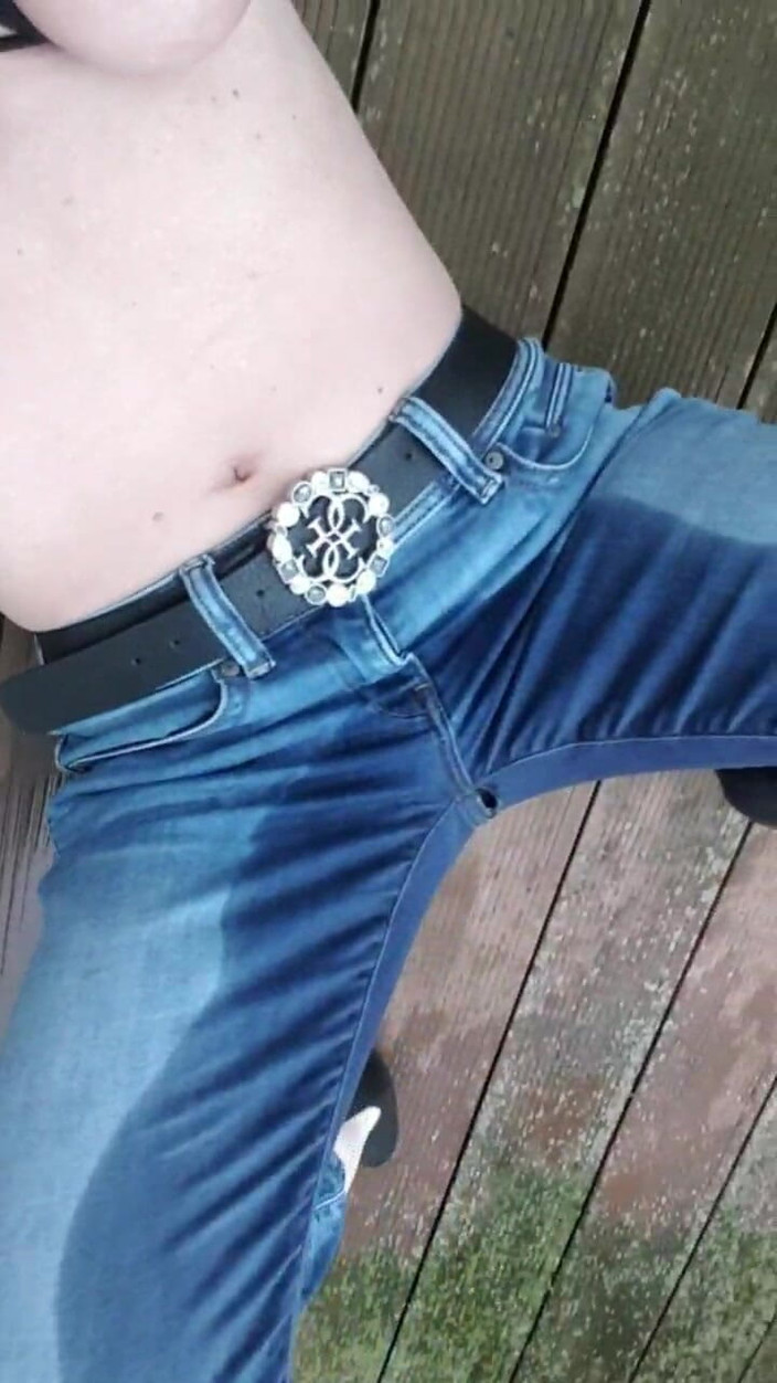 JulieEroticDress: Bắn nước trong quần jean