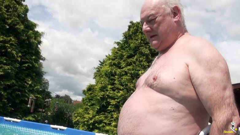 Dirty Doctors Clips: Playing in the pool