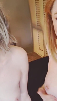 POV: Dva přátelé vás pozvou kolem, aby je ošukali