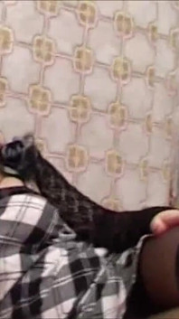 Wanita matang memberikan blowjob yang sempurna