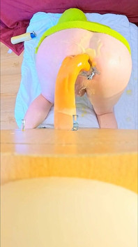 2 vuistdildo's in mijn strakke kut tot hij scheten laat
