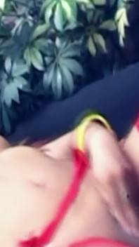 laal stoking pahni bare stanon vaali eshiyaee trॅni ki aautdor chudaee