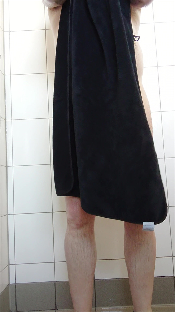 Carmen_Nylonjunge: 샤워 중에 젖은 채 서 있는 나체인 소년