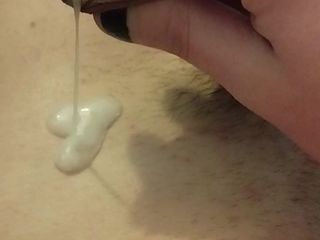 Pamela Show: Сексуальная девушка с хуем Pamela снимает горячую порцию спермы со вздохом