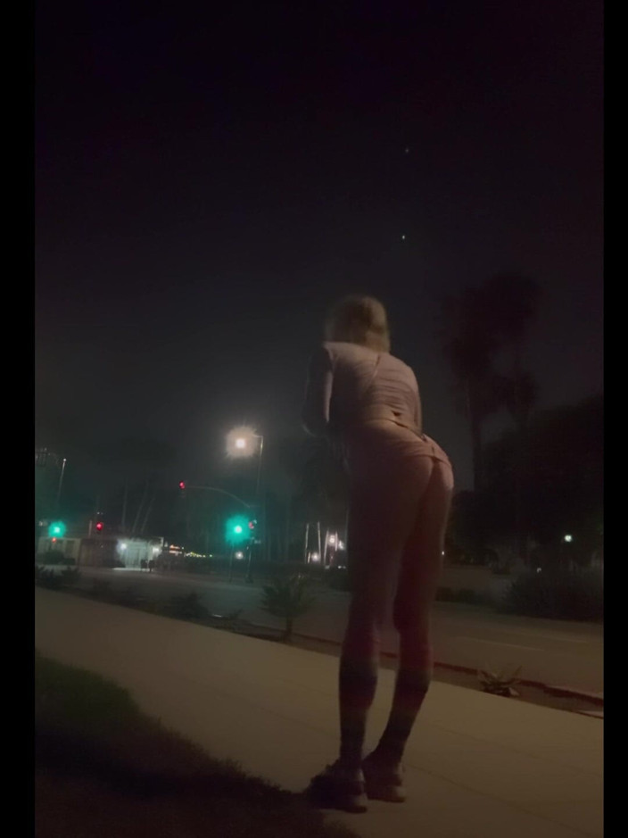 CindieLove: Street Walking - maricas puta mostrando