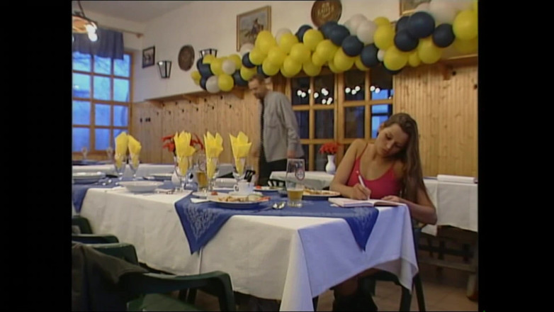 MMV TV - our best full movie: Regina nimfomană obsedată de muie adâncă în gât