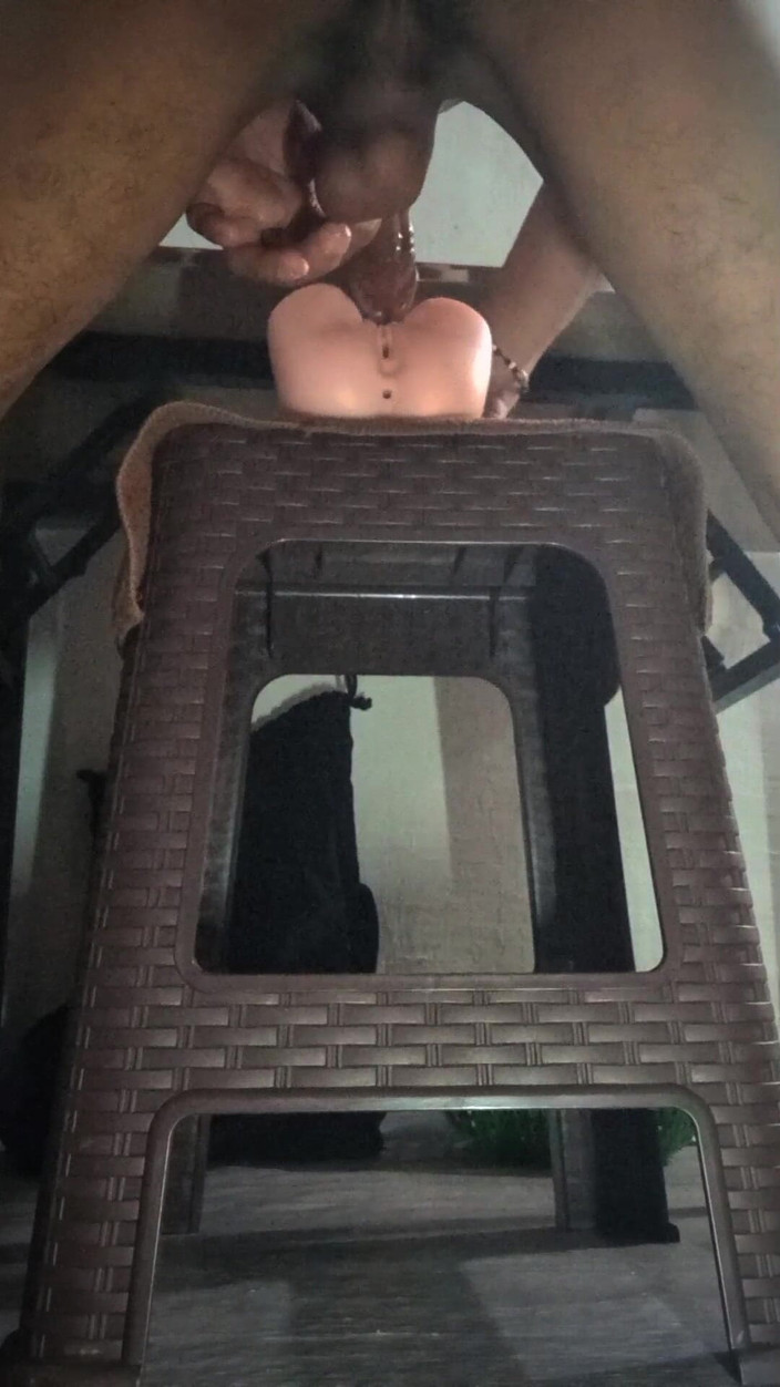 Rouge_eastson: Mengongkek pepek mainan saya