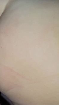 Footsie MILF dostane obrovský prosakující creampie