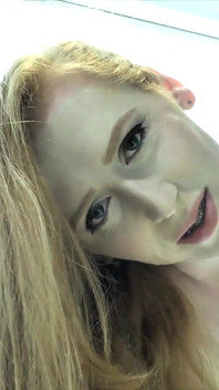 Splendida Emo Ragazza Trans Della Porta Accanto, Shiri Da Sola