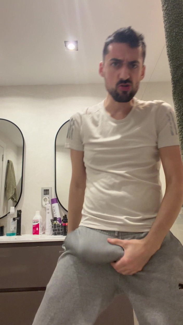 Liam Harding: Hot Stepdaddy Showing off and Cuming Like Crazy