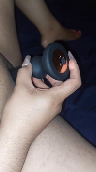 Docela růžové prsty curling, zatímco si hraju s mojí kundičkou
