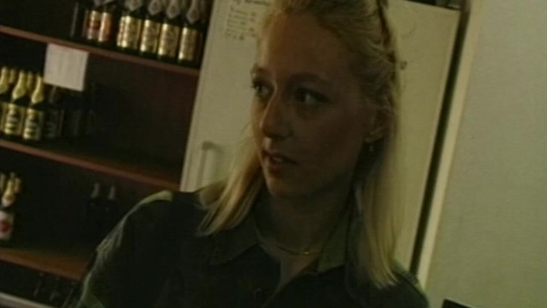 VHS-Vixxxen: Schüchternes Mädchen Nimmt Ihn Vorsichtig in Den Mund
