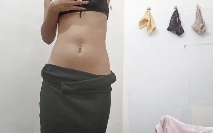 desigirl93: Girl on Girl Playing Wet