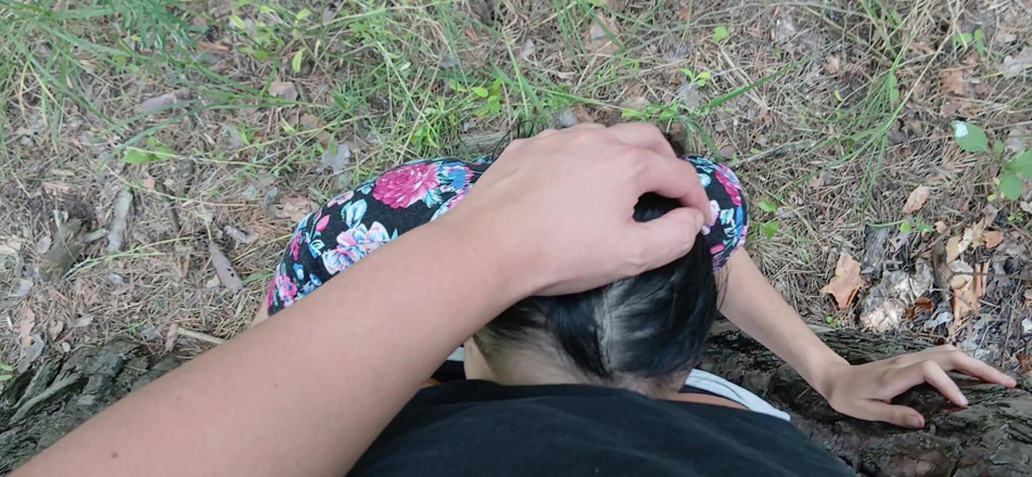 Lesbian-illusion: Nuestra tercera novia sigue mirando en el parque para que...