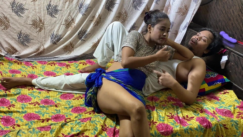 18 year old Indian: Настоящая 18-летняя индийская тинка, романтический грязный разговор и секс