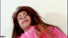 MMM100: Latina caliente con grandes tetas Christine se desnuda