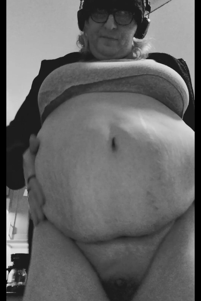 Princess Udders: Kult bogini POV Czarno-biały transseksualny MILF BBW Uznanie