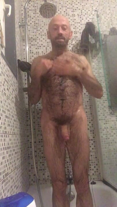 Portugaycho: shower 2