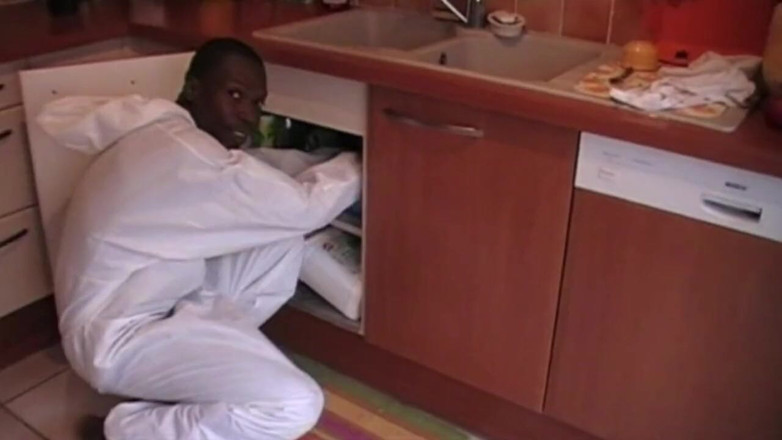 Jess Royan XXX: Gay fucked by ebony plumbeer in the kitchen