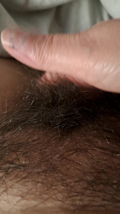 Mommy big hairy pussy: त्वरित बालों वाला हस्तमैथुन