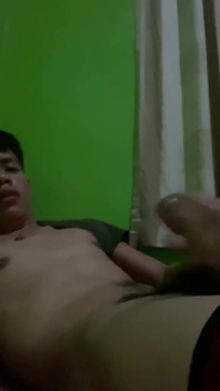 Schattige Pinoy Twink Strokes Thuis