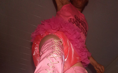 Sissy Bodo Lisa: Sissifikace. První živé video