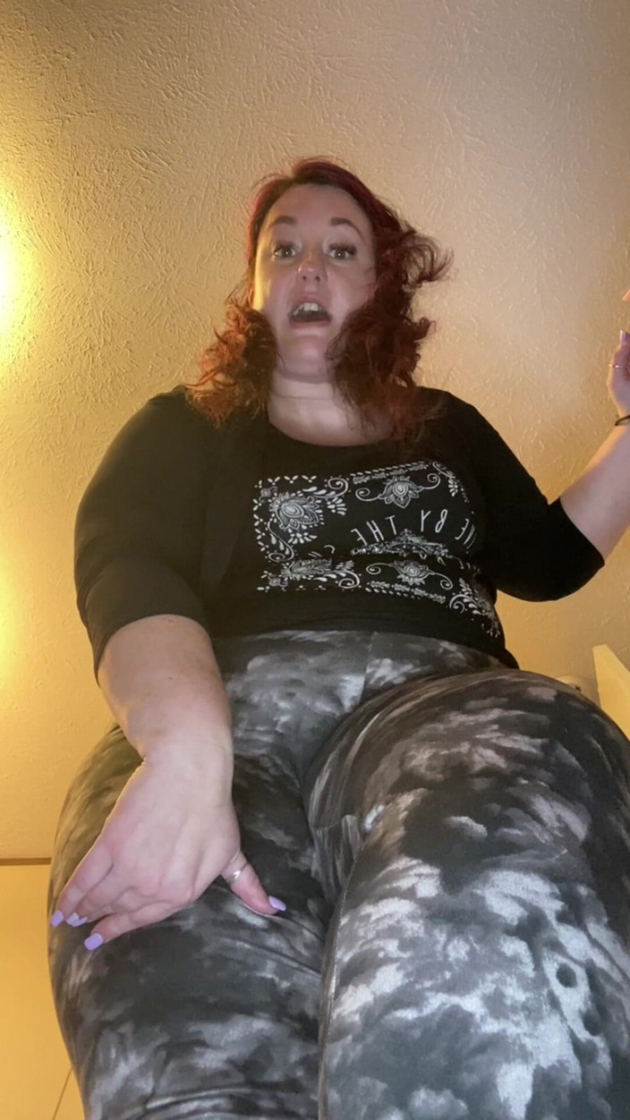 BellaBlast: Giantess ayakkabı minyon Michael'ı keşfediyor (ayakkabı minikinin bölüm 1'i)